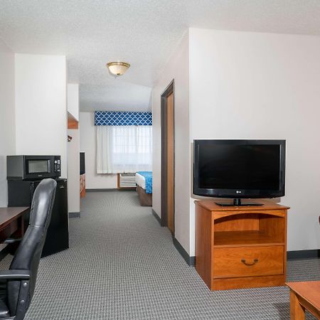 Ramada Limited Cockeysville Bagian luar foto