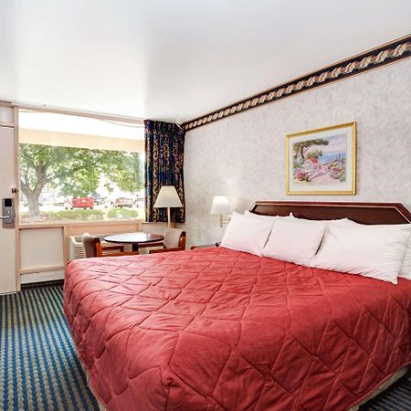Ramada Limited Cockeysville Bagian luar foto