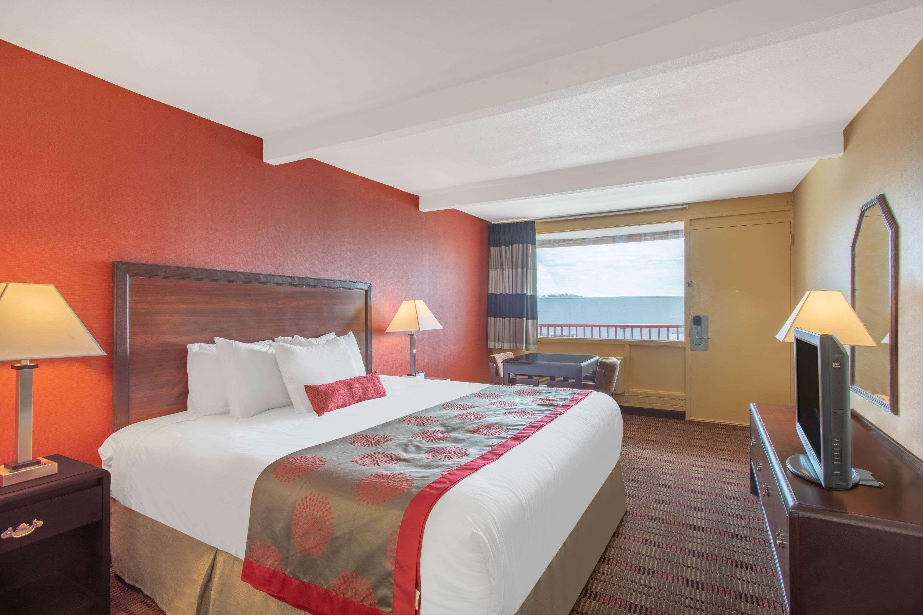 Ramada Limited Cockeysville Bagian luar foto