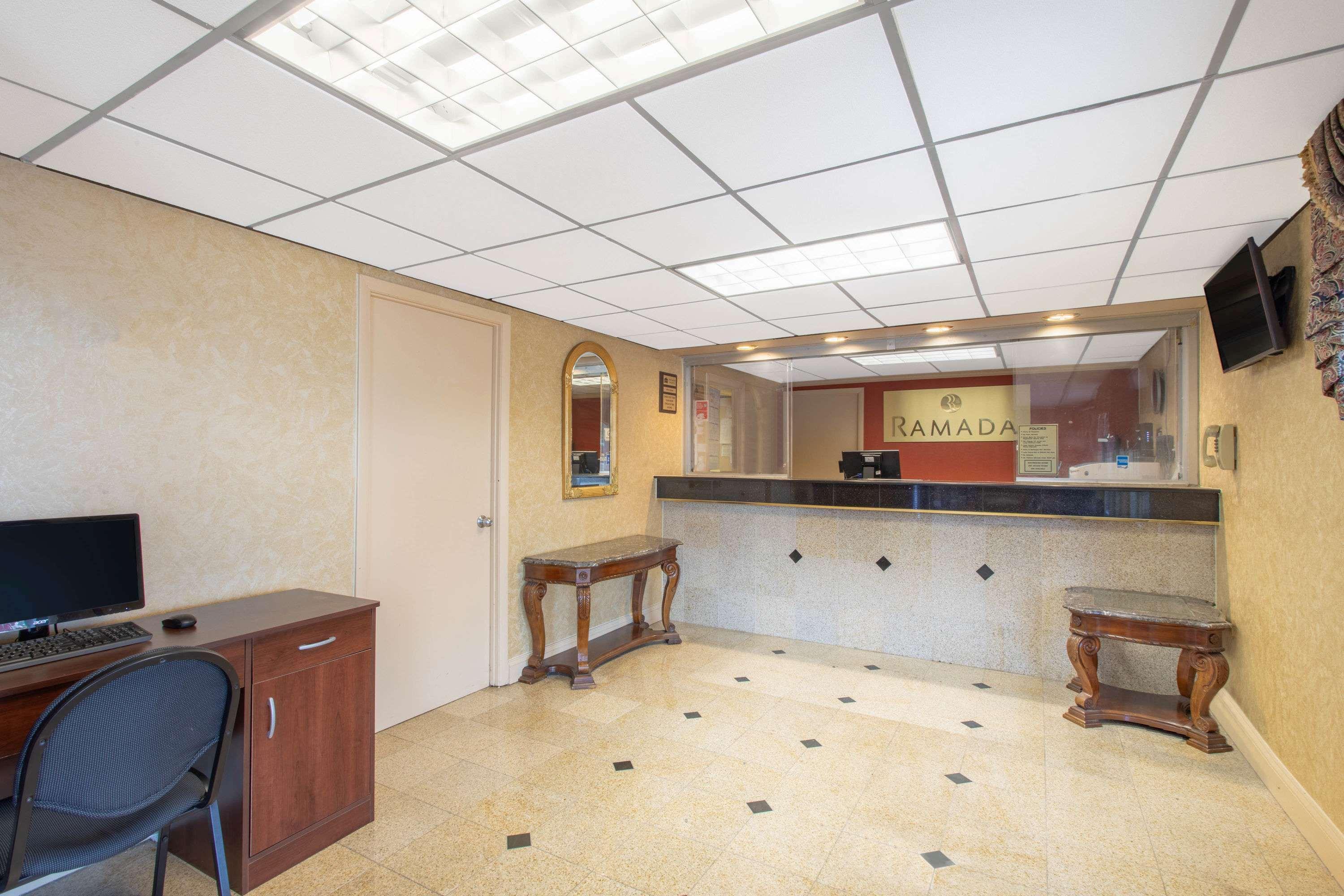 Ramada Limited Cockeysville Bagian luar foto
