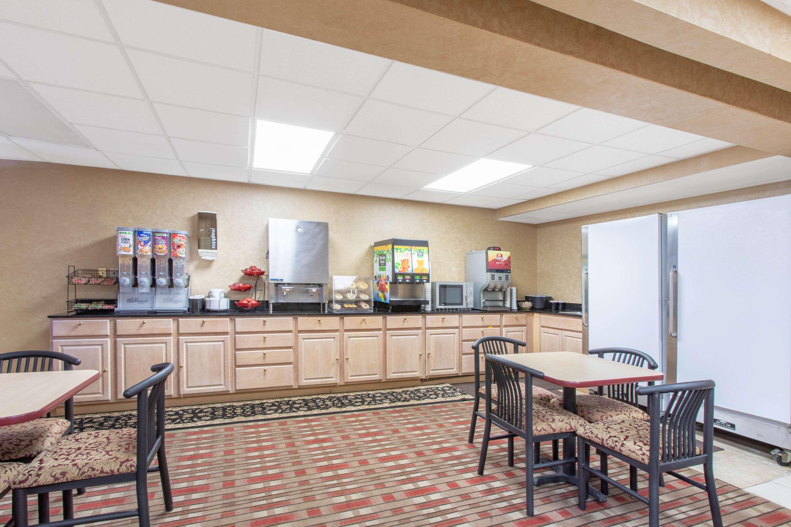 Ramada Limited Cockeysville Bagian luar foto