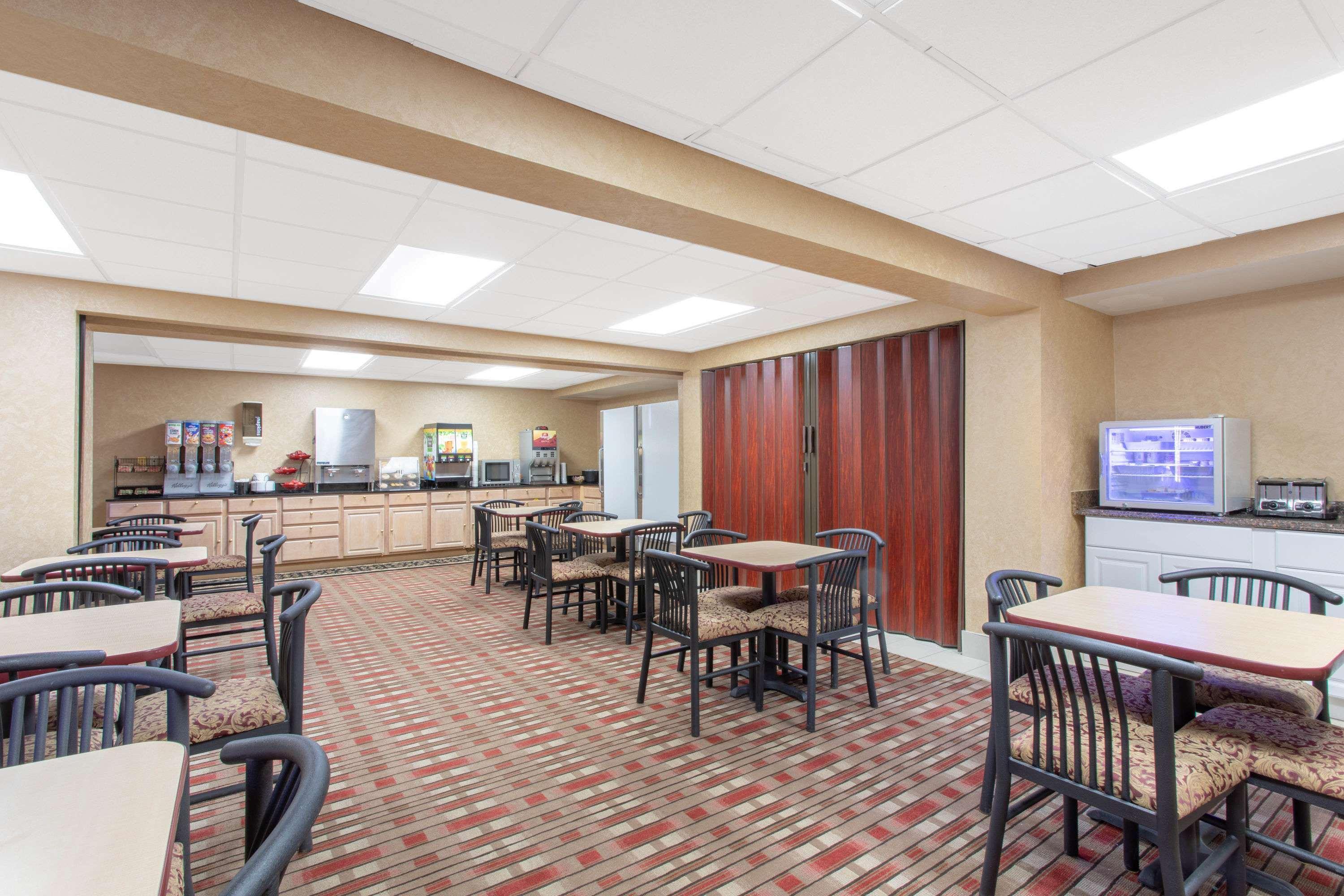 Ramada Limited Cockeysville Bagian luar foto