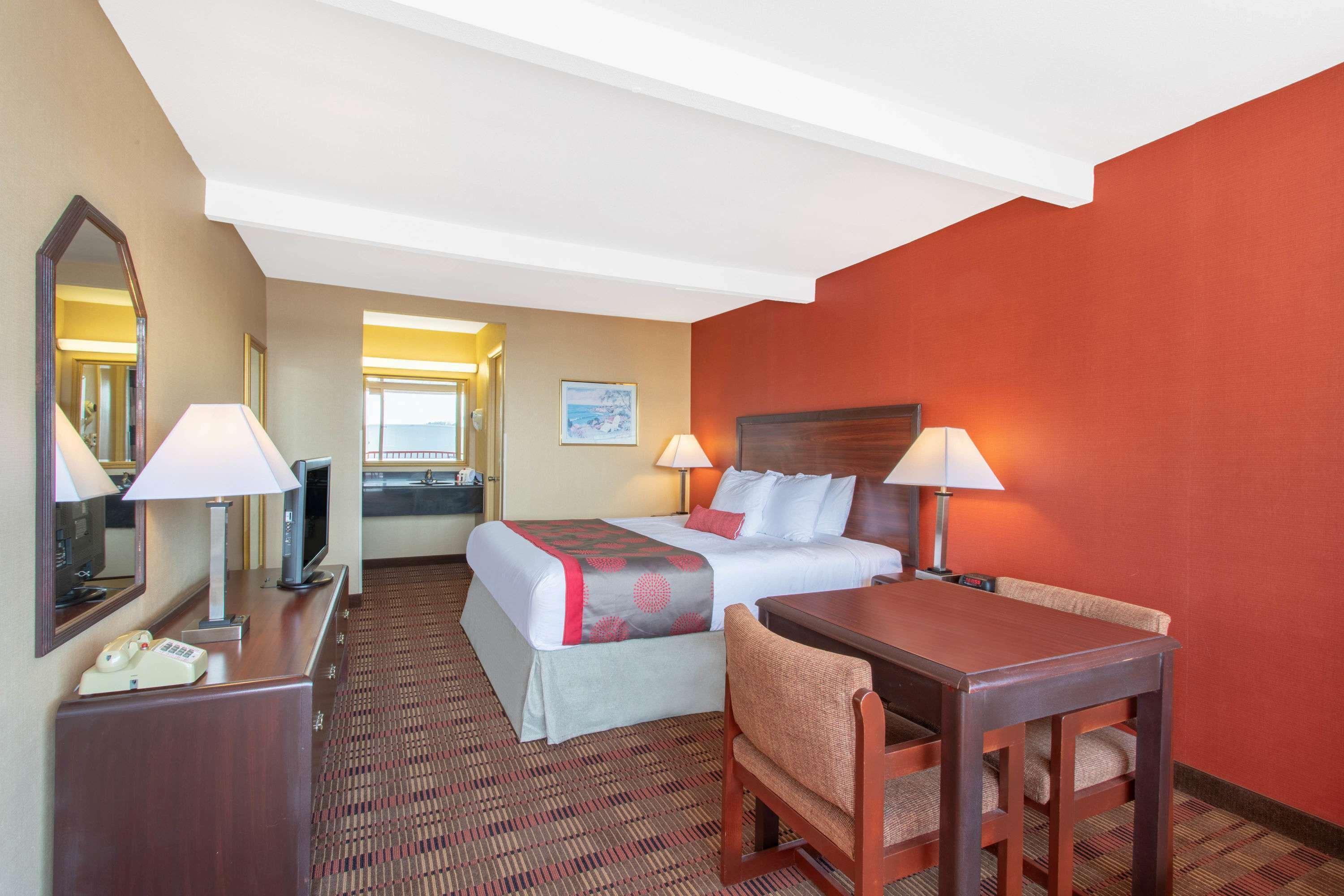 Ramada Limited Cockeysville Bagian luar foto