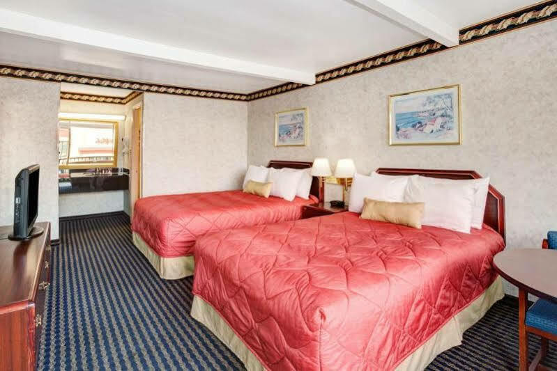 Ramada Limited Cockeysville Bagian luar foto