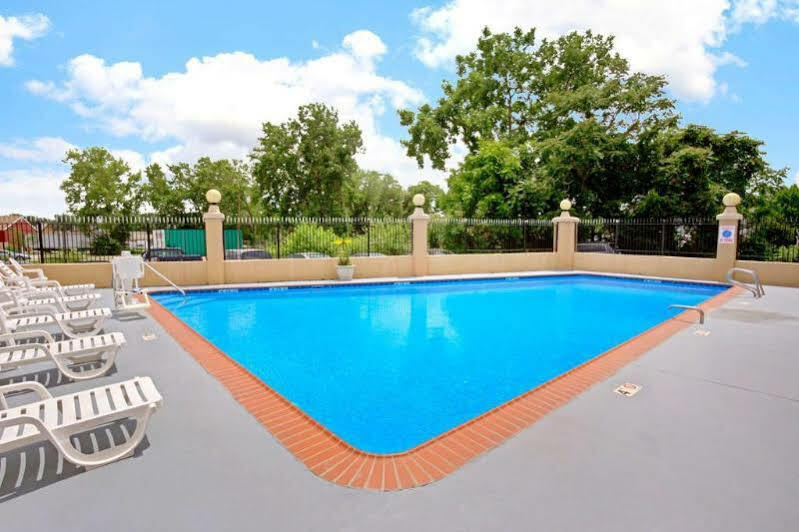 Ramada Limited Cockeysville Bagian luar foto
